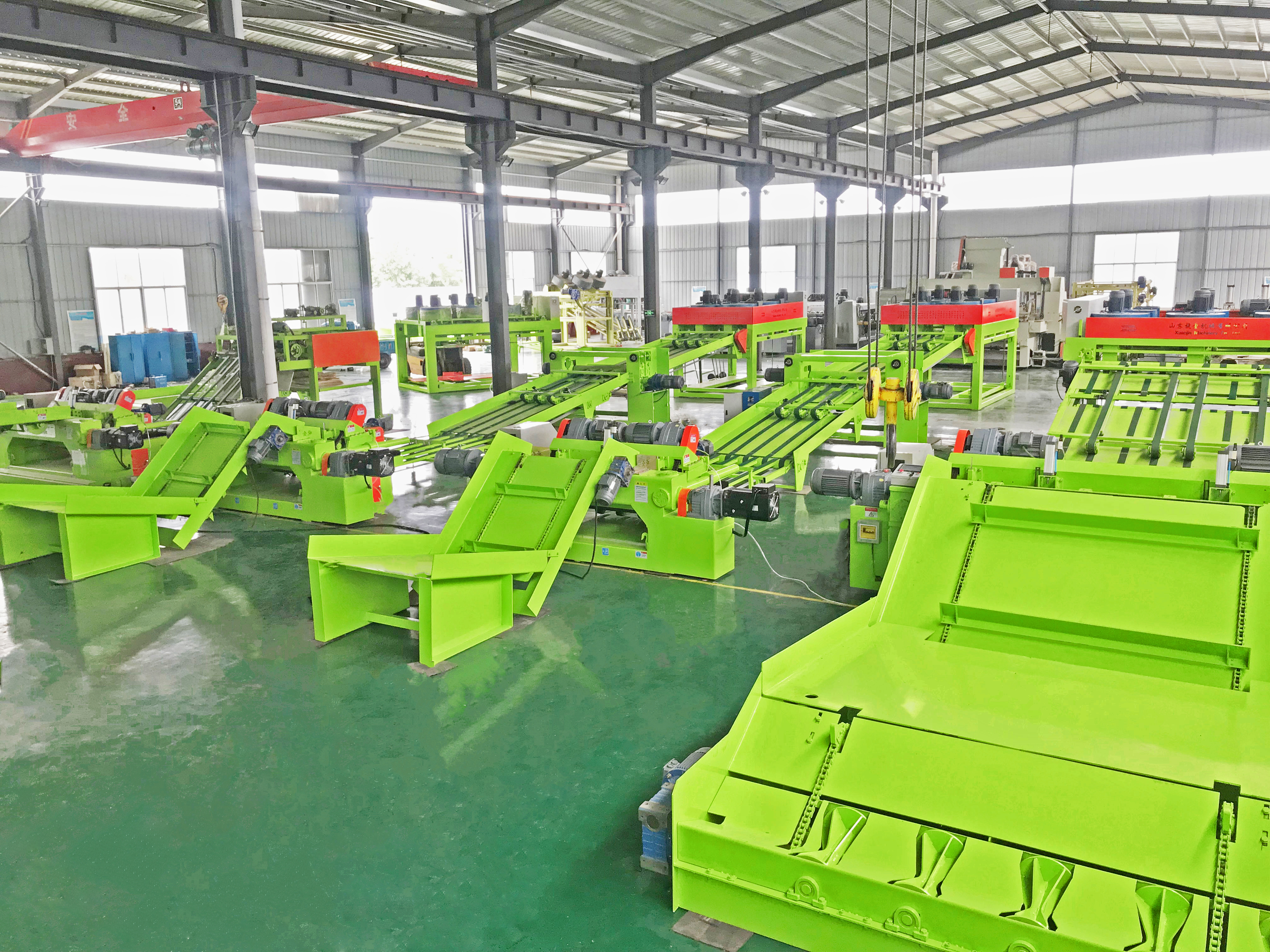 The veneer peeling machine makes the production of veneer more simple