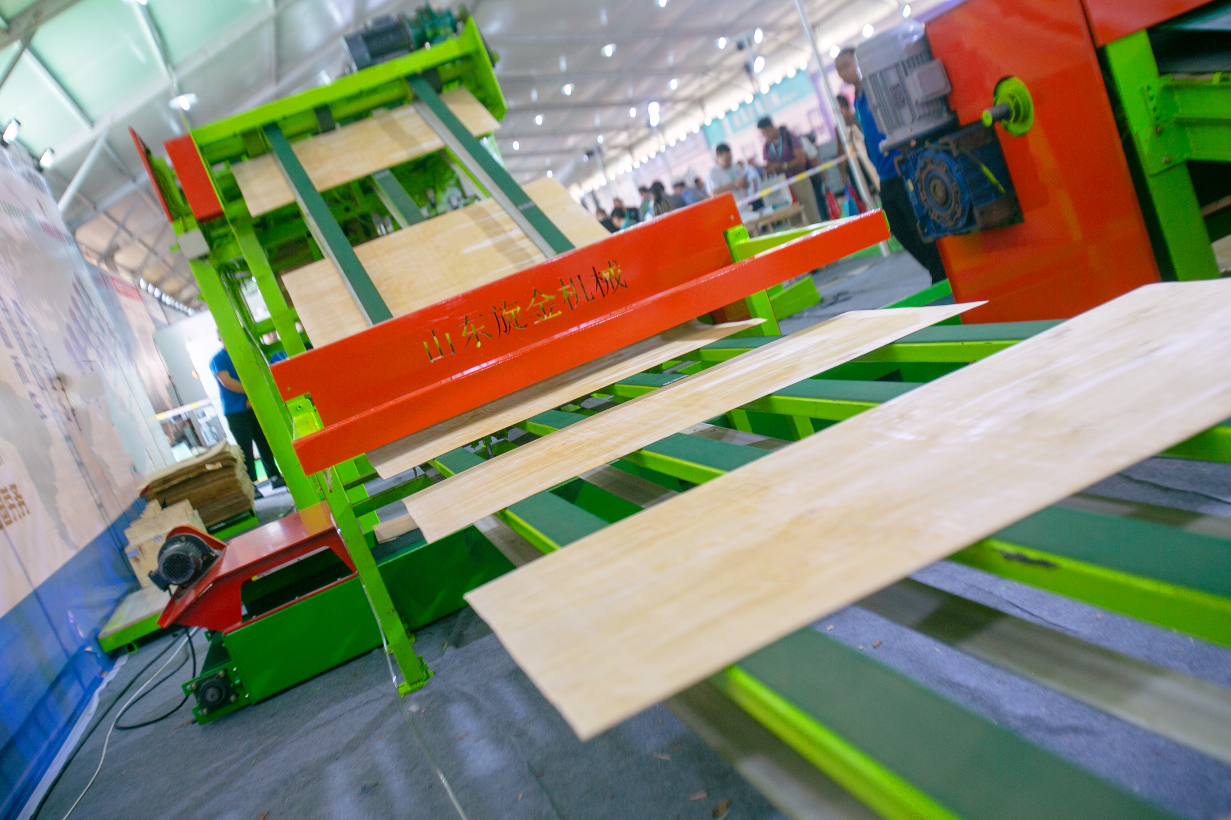 Precautions for the blades of the veneer peeling machine